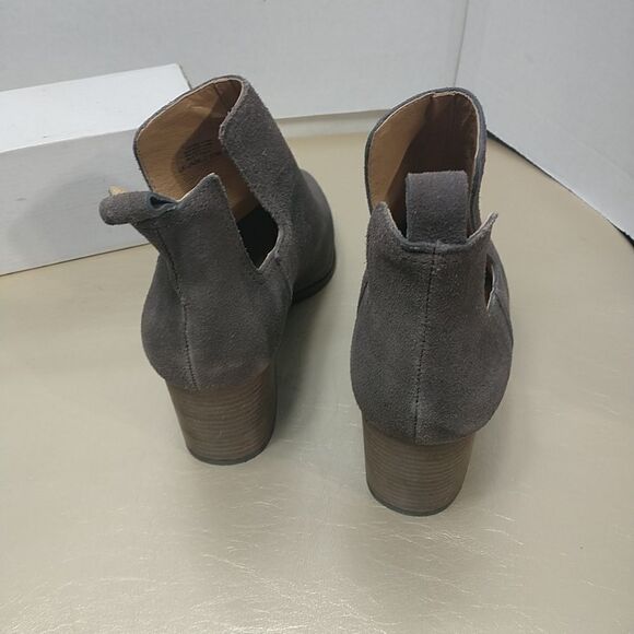 Lucky Brand Women’s SZ 12 M Jabilo Boot Suede Gray. Condition is Pre-owned. - Picture 4 of 12